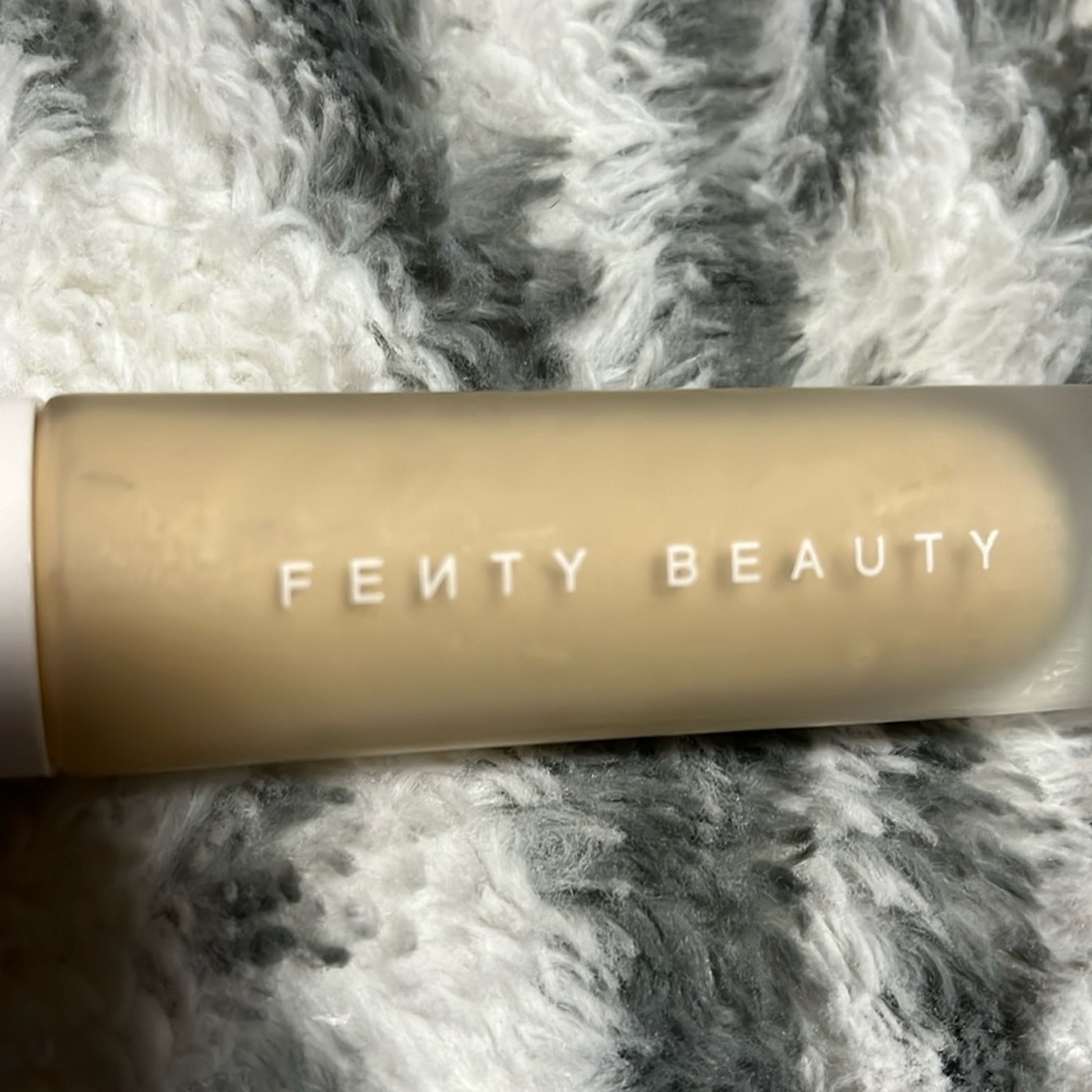 Fenty beauty foundationONLY USED ONCE
